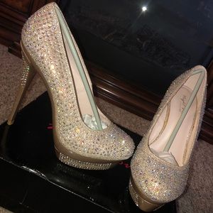 Women’s size 5 nude high heels